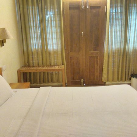 Green Court Cottage Thekkady Bagian luar foto