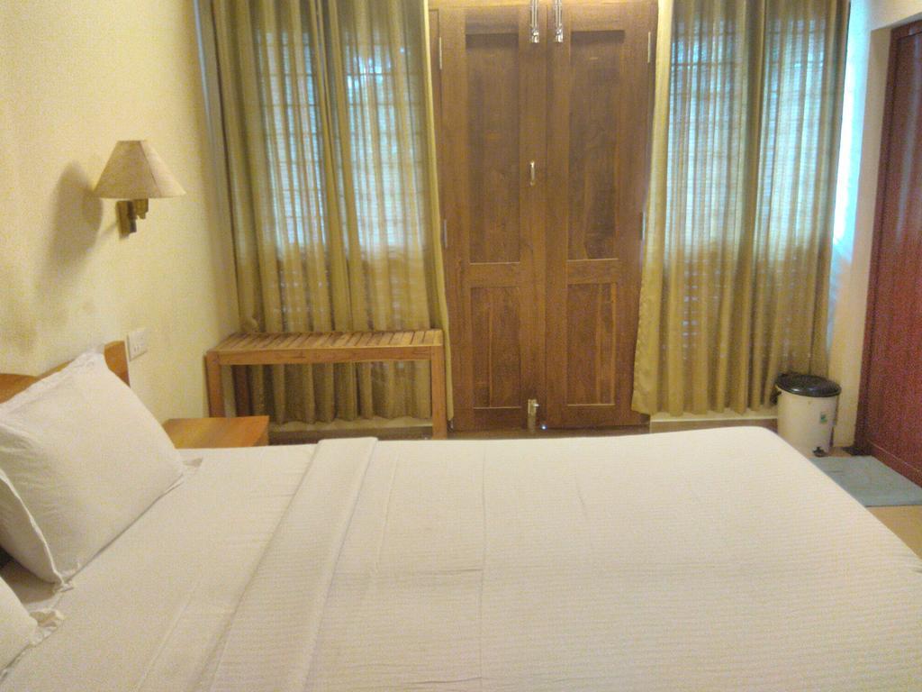 Green Court Cottage Thekkady Bagian luar foto