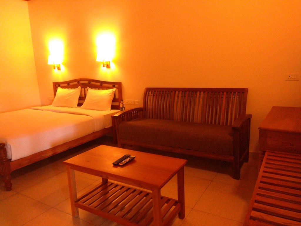 Green Court Cottage Thekkady Bagian luar foto