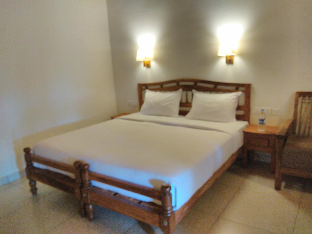 Green Court Cottage Thekkady Bagian luar foto
