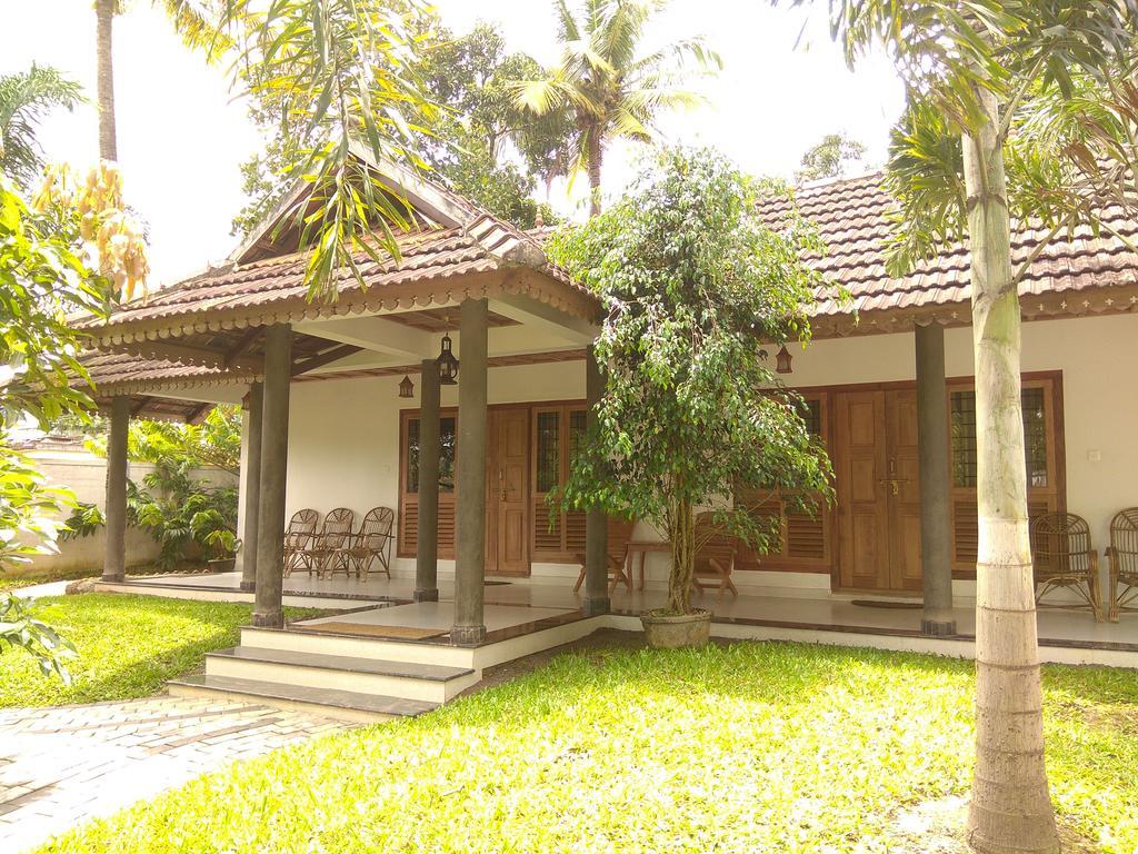 Green Court Cottage Thekkady Bagian luar foto