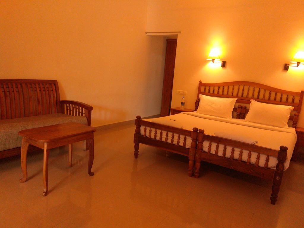 Green Court Cottage Thekkady Bagian luar foto