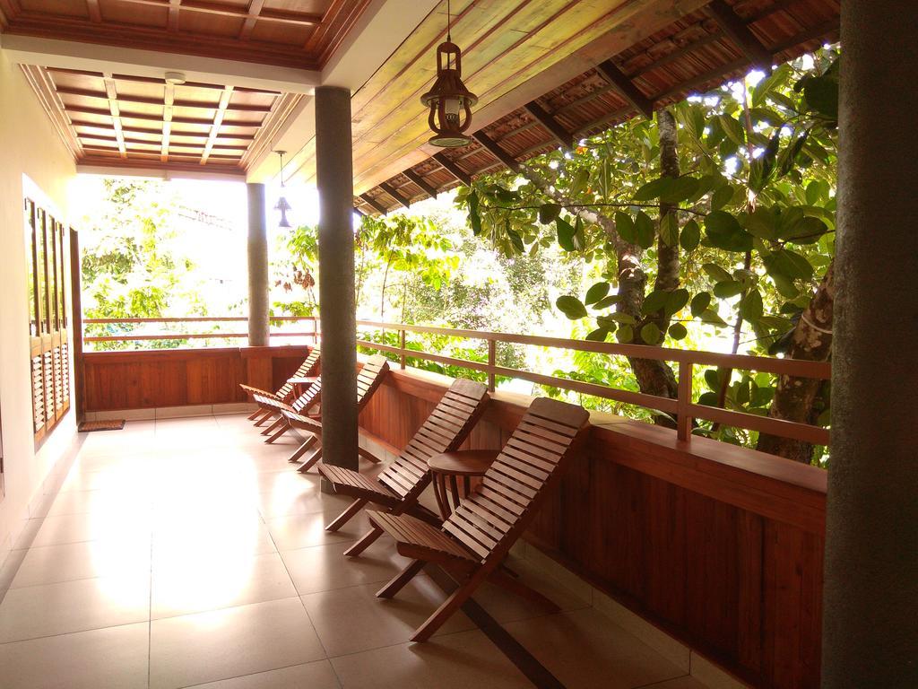 Green Court Cottage Thekkady Bagian luar foto