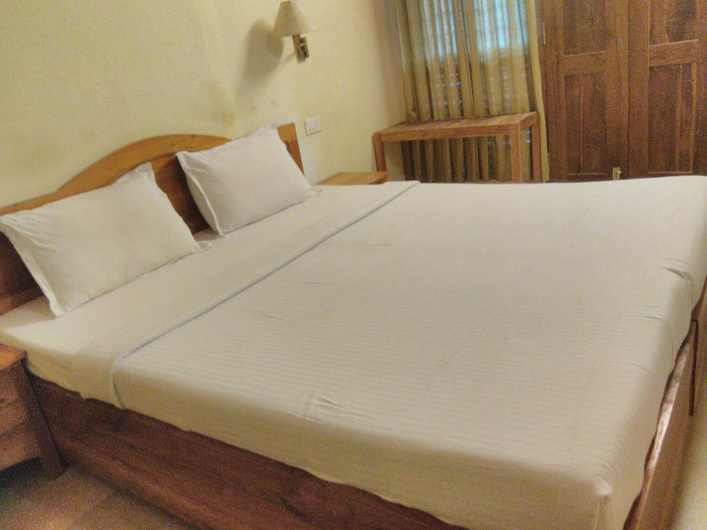 Green Court Cottage Thekkady Bagian luar foto