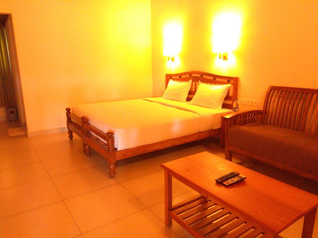 Green Court Cottage Thekkady Bagian luar foto