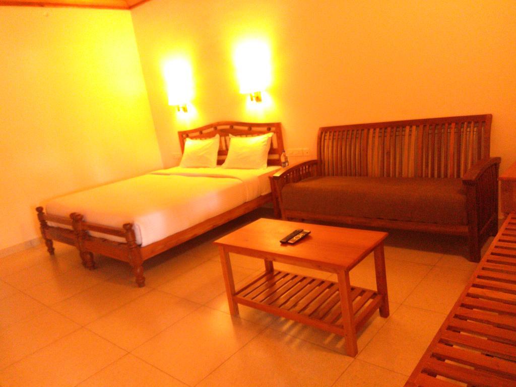 Green Court Cottage Thekkady Bagian luar foto