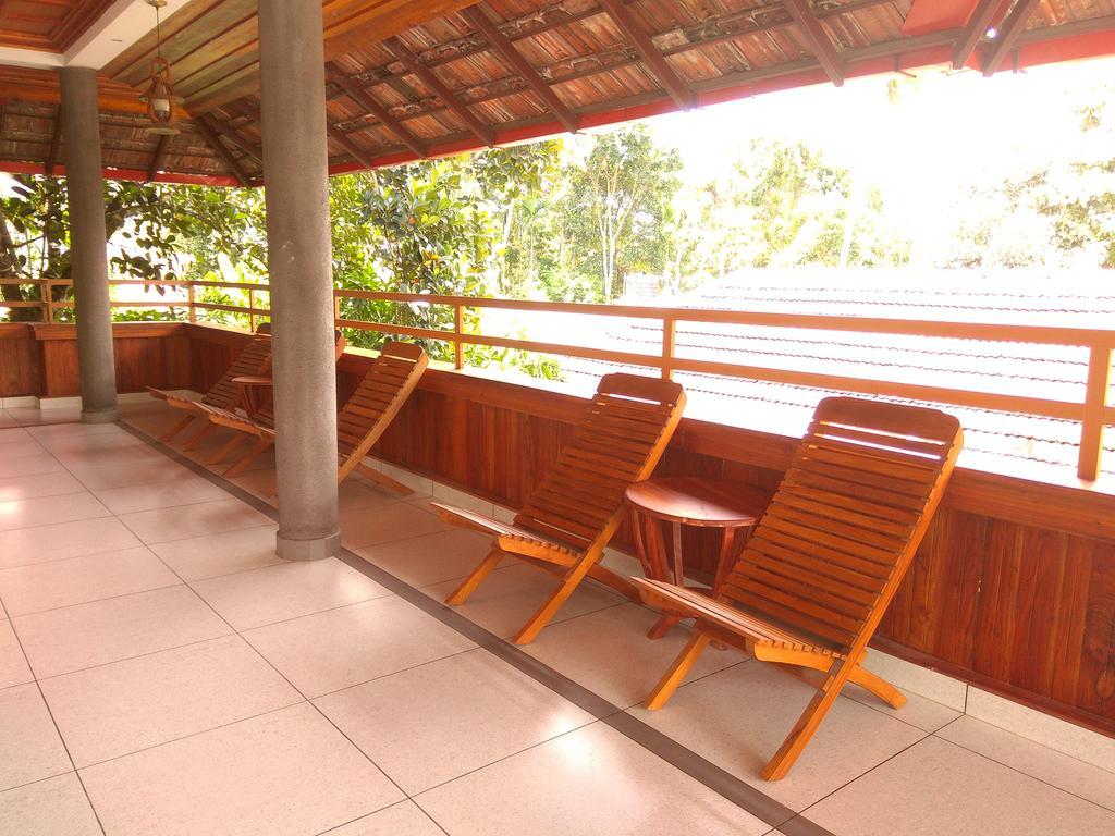 Green Court Cottage Thekkady Bagian luar foto